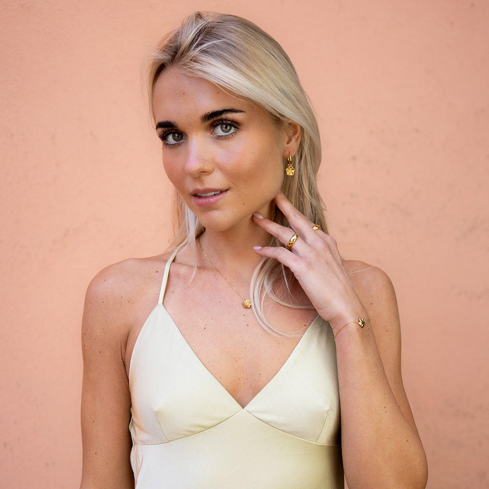 Hibiscus Necklace i forgylt stål