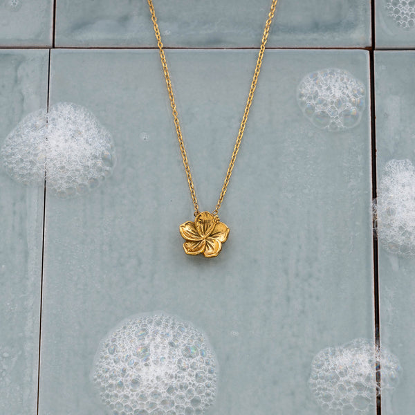 Hibiscus Necklace i forgylt stål