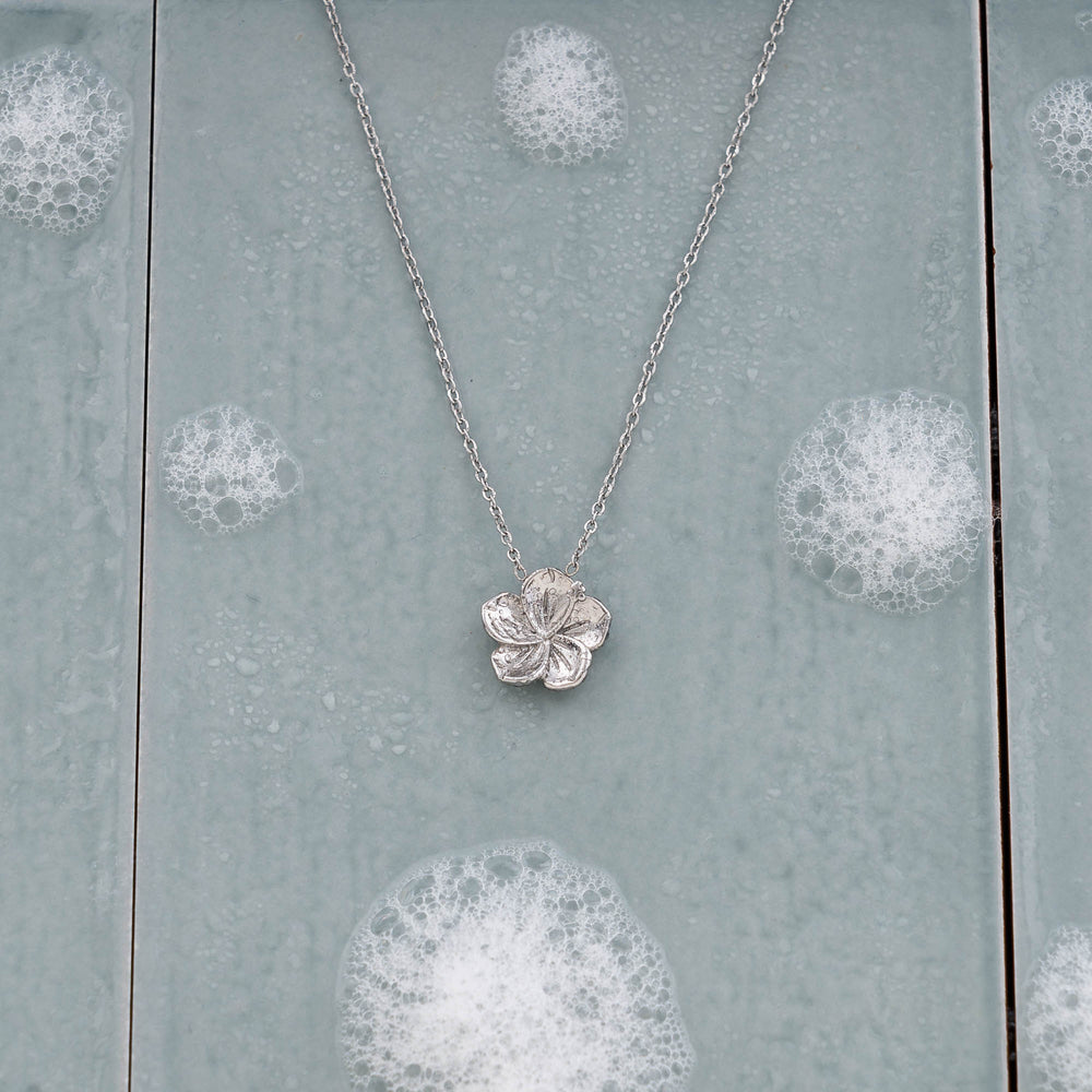 Hibiscus Necklace i stål