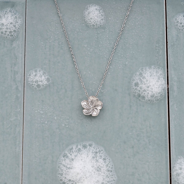Hibiscus Necklace i stål